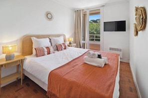 2 bedrooms, desk, iron/ironing board, free WiFi - Apt 2BR/4P-Balcony Saint-Tropez (Saint-Tropez)