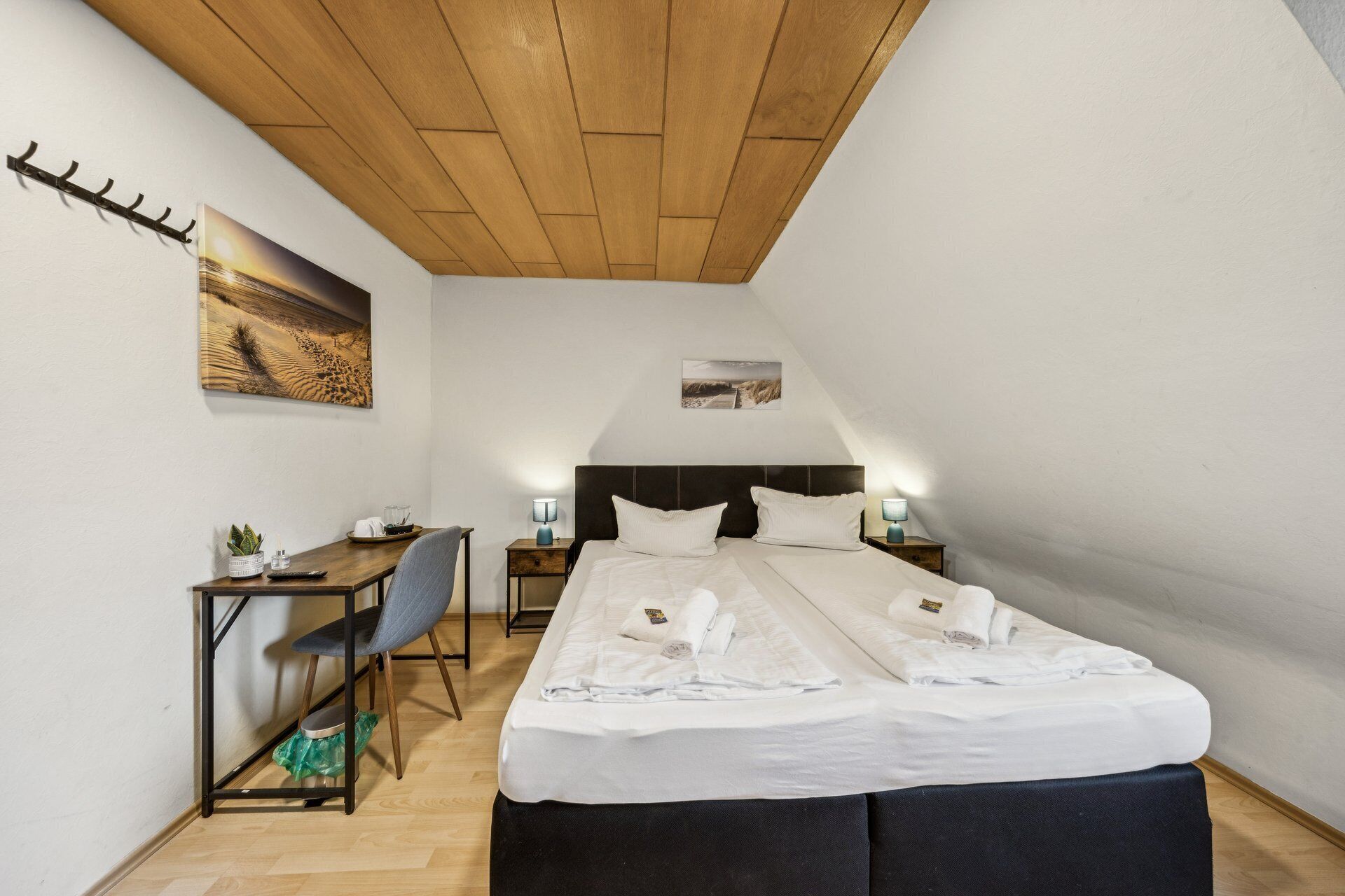 1 soverom, skrivebord, reiseseng for barn og wi-fi (inkludert)