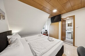1 Schlafzimmer, Schreibtisch, Reisekinderbett, kostenloses WLAN