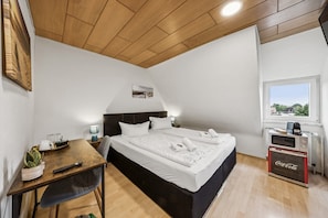 1 bedroom, desk, travel cot, free WiFi