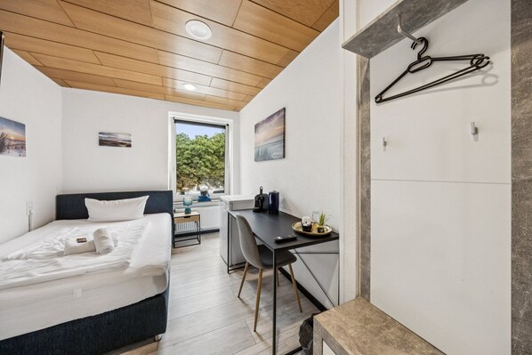1 bedroom, desk, travel crib, free WiFi