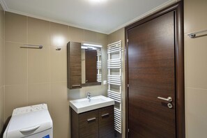 Superior Apartment, 1 Bedroom | Bathroom