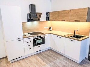 Mikrovågsugn, ugn och diskmaskin