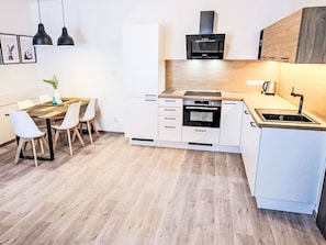 Mikrovågsugn, ugn och diskmaskin