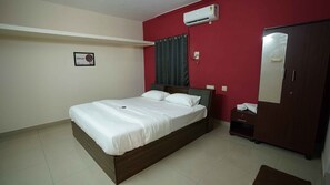 Deluxe Suite, Balcony - Zenova Stays (Chennai)