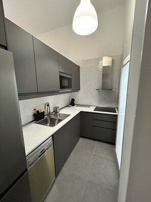 Micro-ondas, cooktop, lava-louças