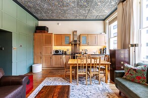 Living room - Stylish West Kensington Flat With Character (London)