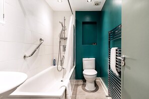 Bathroom - Stylish West Kensington Flat With Character (London)