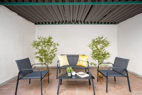 Piazza del Mare - Spacious & Bright Stay near Bari’s Waterfront