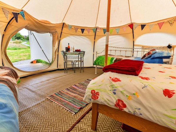 1 bedroom, travel cot, free WiFi, bed sheets