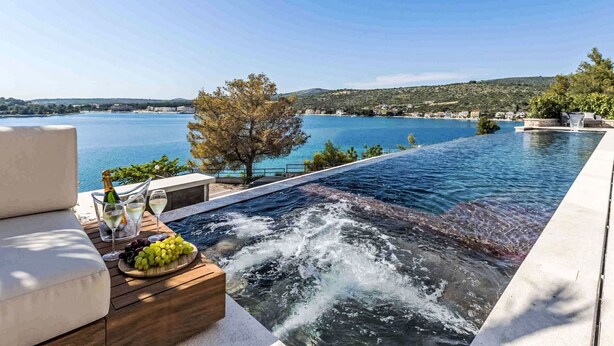 Pool - Stunning private villa for 6 guests with A/C, WIFI, private pool, TV and terrace (Vodice)