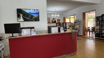 Quầy tiếp tân