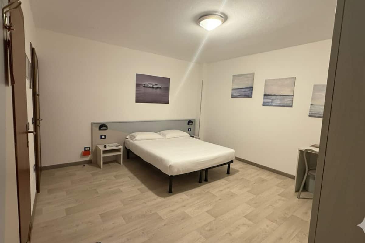 Double Room (dependance, no lift) | In-room safe, desk, free WiFi