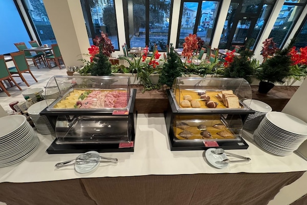 Colazione a buffet inclusa, servita tutte le mattine
