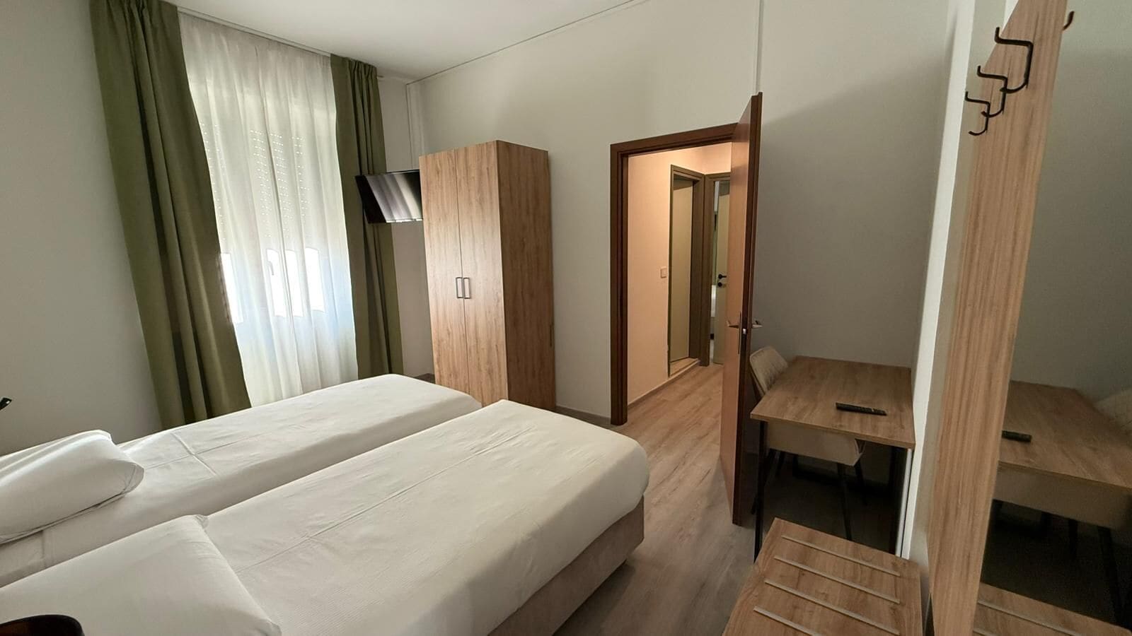 Coffres-forts dans les chambres, bureau, Wi-Fi gratuit