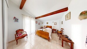 Room - House near the sea and port (Canet-en-Roussillon)