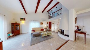 Télévision, cheminée