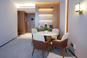 Suite – business, byutsikt | Oppholdsområde