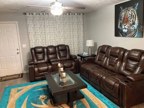 Living area - Noel , Relax , Quit (Smyrna)
