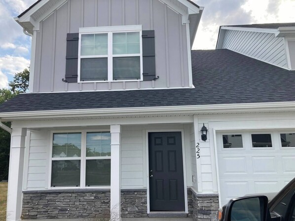 Exterior - Noel , Relax , Quit (Smyrna)