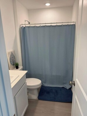 Handtücher, Seife, Shampoo, Toilettenpapier