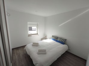 2 chambres, fer et planche à repasser, Wi-Fi, draps fournis