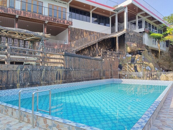 Hồ bơi ngoài trời 