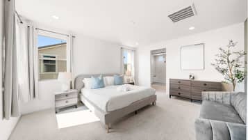Rumah (5 Bedrooms) | 5 kamar tidur, ruang kerja ramah laptop, dan setrika/meja setrika