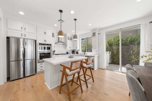 House, Hot Tub, Mountain View (5 Bedrooms) | Private kitchen | Fridge, microwave, oven, stovetop - @ Marbella Lane - Curated 5BR in Upscale RMV Haven (San Juan Capistrano)