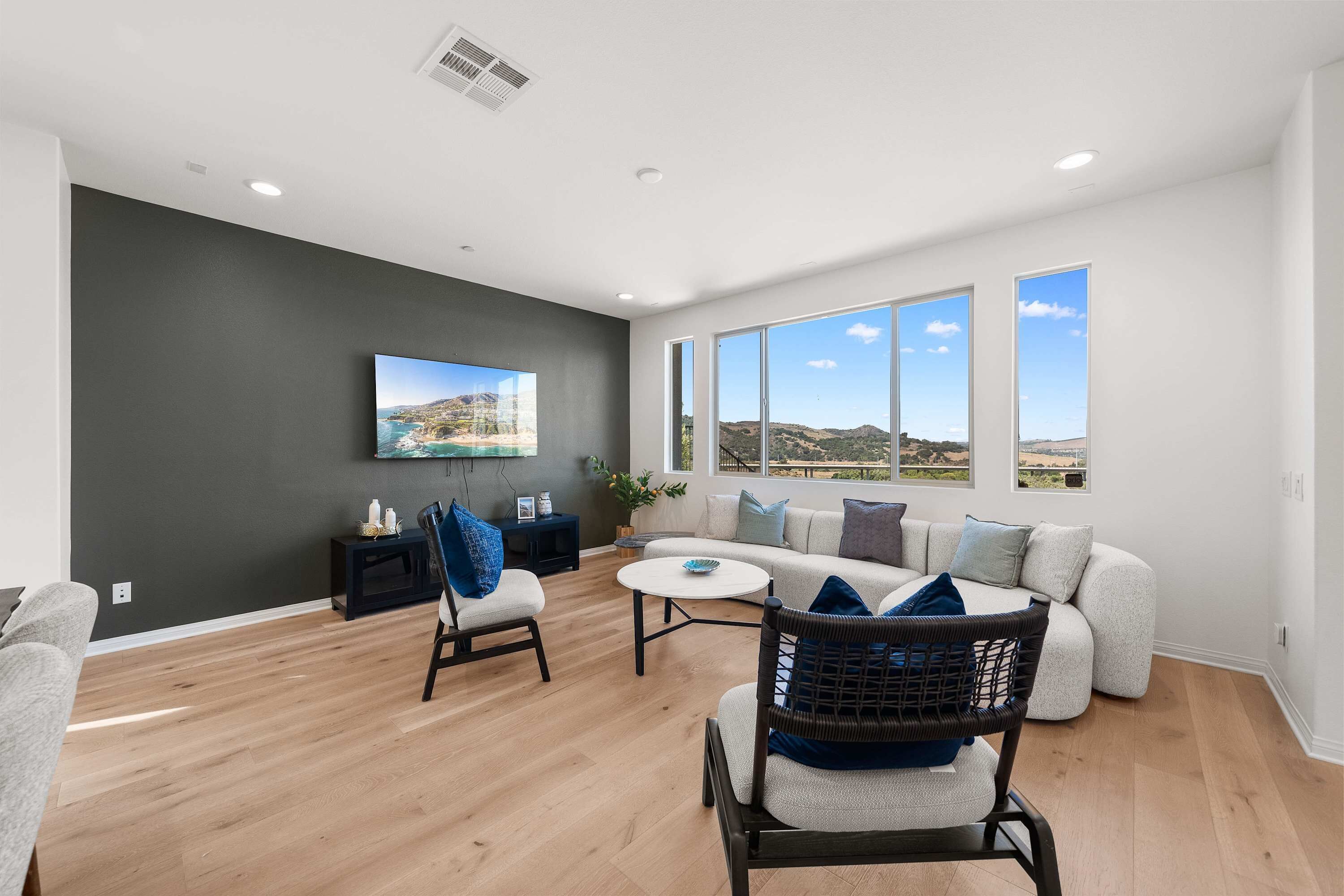 House (5 Bedrooms) | Interior