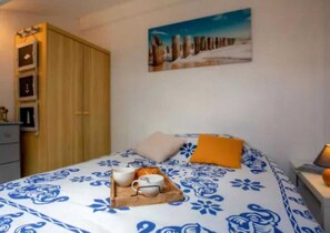 1 Schlafzimmer, Reisekinderbett, Bettwäsche