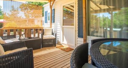 Mobile Home 'Marinière' with Lake View, Private Pool and Air Conditioning