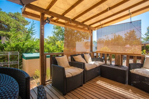 Mobile Home 'Marinière' with Lake View, Private Pool and Air Conditioning