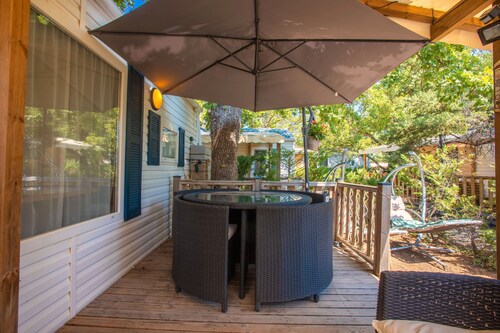 Mobilheim 'Marinière' mit Seeblick, privatem Pool und Klimaanlage