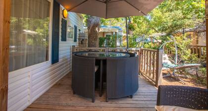 Mobilheim 'Marinière' mit Seeblick, privatem Pool und Klimaanlage