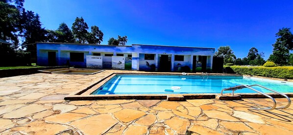 2 outdoor pools, open 6:00 AM to 6:30 PM, lifeguards on site