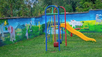 Children’s play area – outdoor