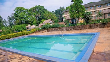 2 outdoor pools, open 6:00 AM to 6:30 PM, lifeguards on site