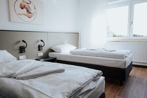 Herbergi fyrir tvo, tvö rúm | Ókeypis þráðlaus nettenging