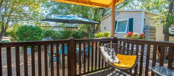 Mobile Home 'Salamandre' with Lake View, Shared Pool and Air Conditioning