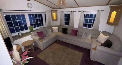 Llanarmon-yn-ial Mold 3-bed Caravan, Sleeps 6