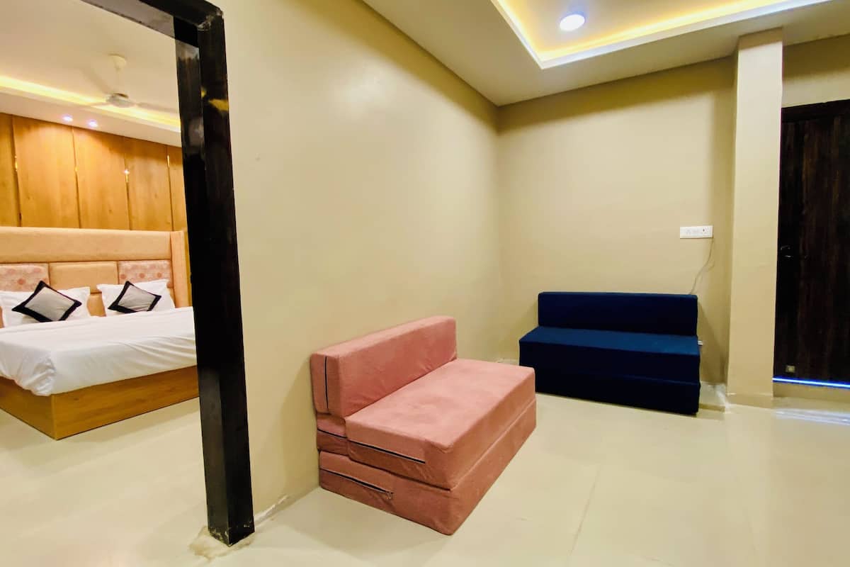 Family Double Room | Free WiFi