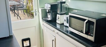 Spacious family home 2 gardens 3 bedrooms dining rm living rm centre of St Ives 