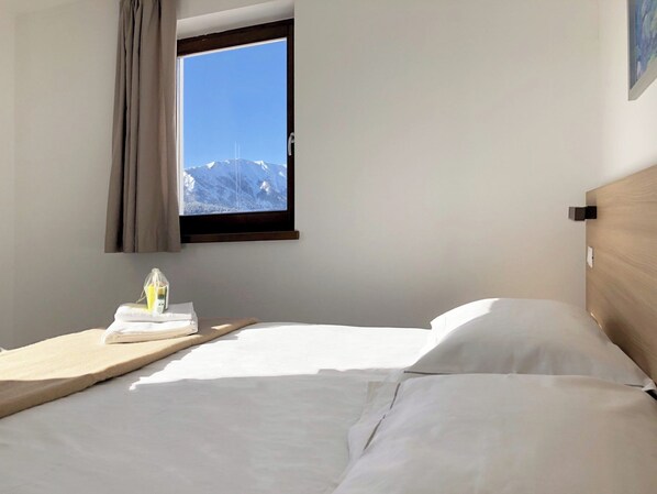 1 chambre, bureau, fer et planche à repasser, accès au Wi-Fi (inclus)