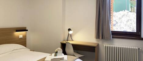 2 camere, una scrivania, ferro/asse da stiro, Wi-Fi gratuito