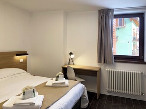 2 Schlafzimmer, Schreibtisch, Bügeleisen/Bügelbrett, kostenloses WLAN