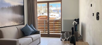 102 - 4 PAX – TERRACE