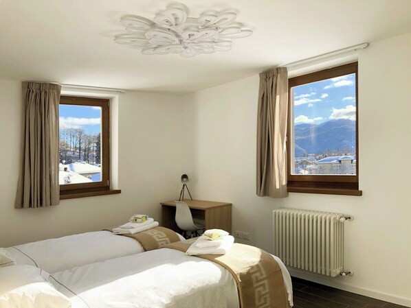 2 Schlafzimmer, Schreibtisch, Bügeleisen/Bügelbrett, kostenloses WLAN