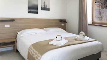 1 dormitorio, escritorio, tabla de planchar con plancha y wifi gratis