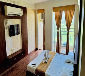 Super Deluxe Room With Balcony | Free WiFi